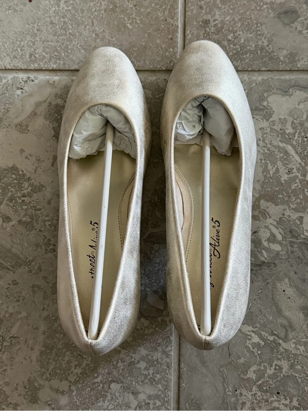 Easy Street Alive@5 Ballari Pumps in Soft Gold, Size 10 W, NEW in Box